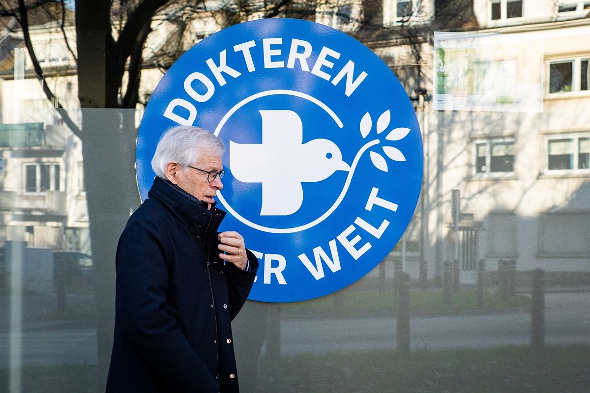 O presidente da ONG Médicos do Mundo é médico oncologista e pioneiro dos cuidados. paliativos no sistema de saúde nacional.
