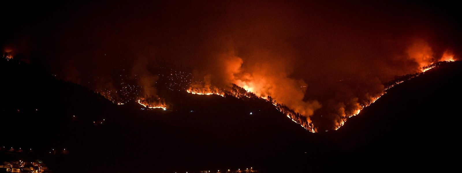 O incêndio em Manteigas, a 10 de agosto, voltou esta segunda-feira a reacender. 