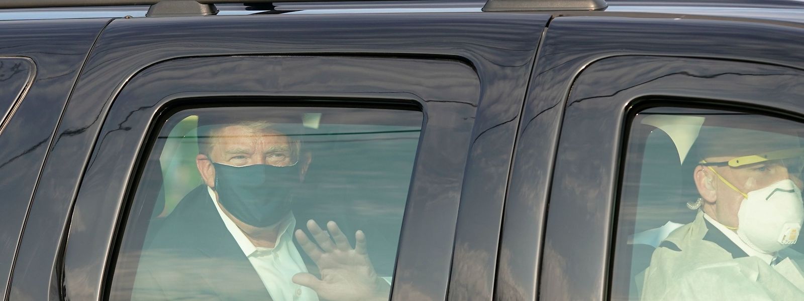 Als der damalige US-Präsident Donald Trump zur Behandlung seiner Covid-Erkrankung in der Klinik war, machte er am 4. Oktober 2020 einen viel kritisierten Ausflug auf dem Rücksitz eines Autos.
