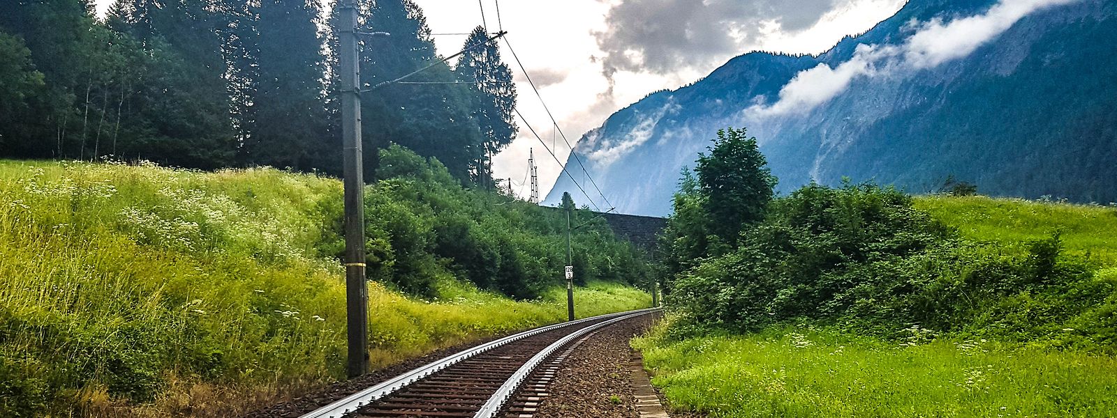 Hitze und verbogene Schienen: Weiße Farbe soll Abhilfe schaffen