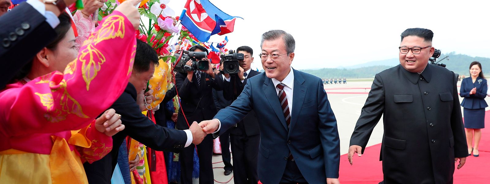 Moon Jae In (M.) und Kim Jong Un wollen weiter über nukleare Abrüstung verhandeln. 