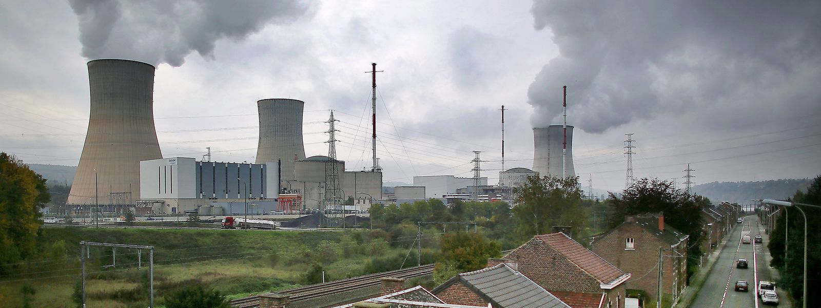 Das Atomkraftwerk Tihange. Hunderte Menschen sollen Anzeige gegen belgische Kernkraftwerke erstatten. 