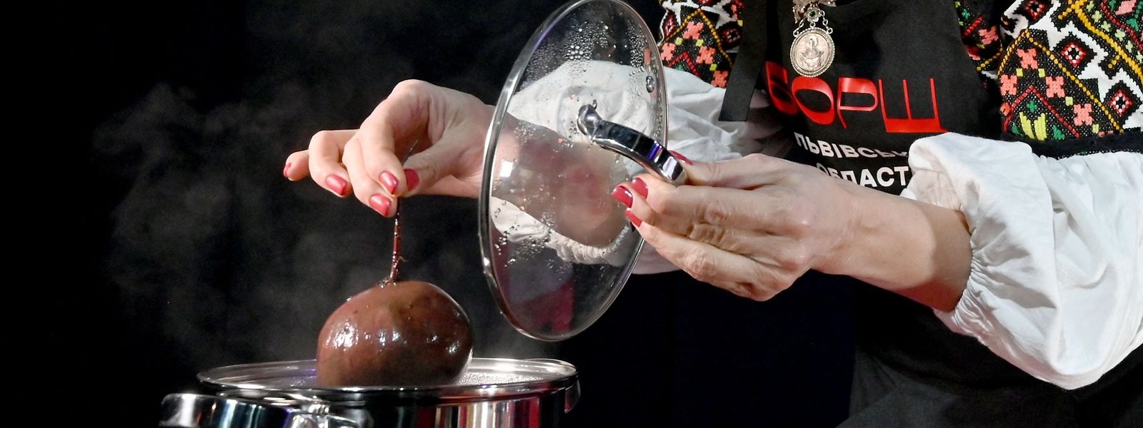 Sopa 'borscht' é disputada como património imaterial pela Rússia e pela Ucrânia.