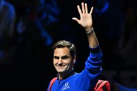 TOPSHOT - Switzerland's Roger Federer waves after a practice session ahead of the 2022 Laver Cup at the O2 Arena in London on September 22, 2022. (Photo by Glyn KIRK / AFP) / RESTRICTED TO EDITORIAL USE