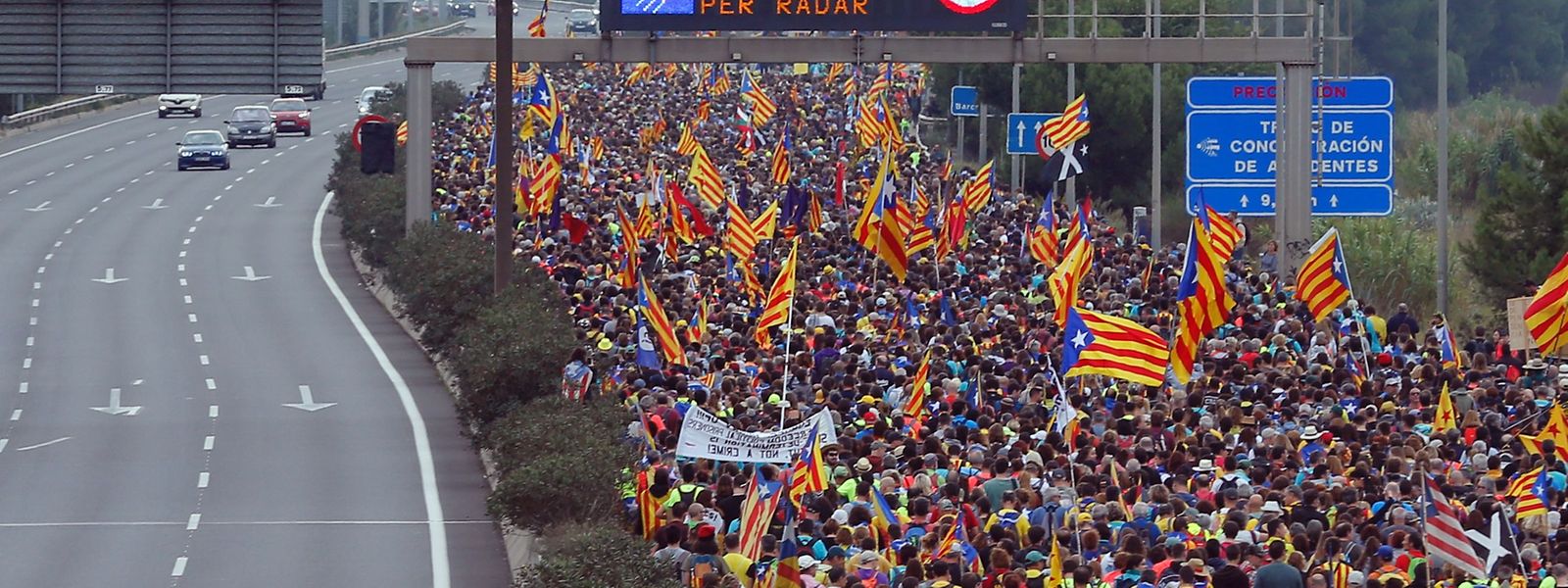 Tausende Unabhängigkeitsanhänger marschierten in Richtung katalonische Hauptstadt.