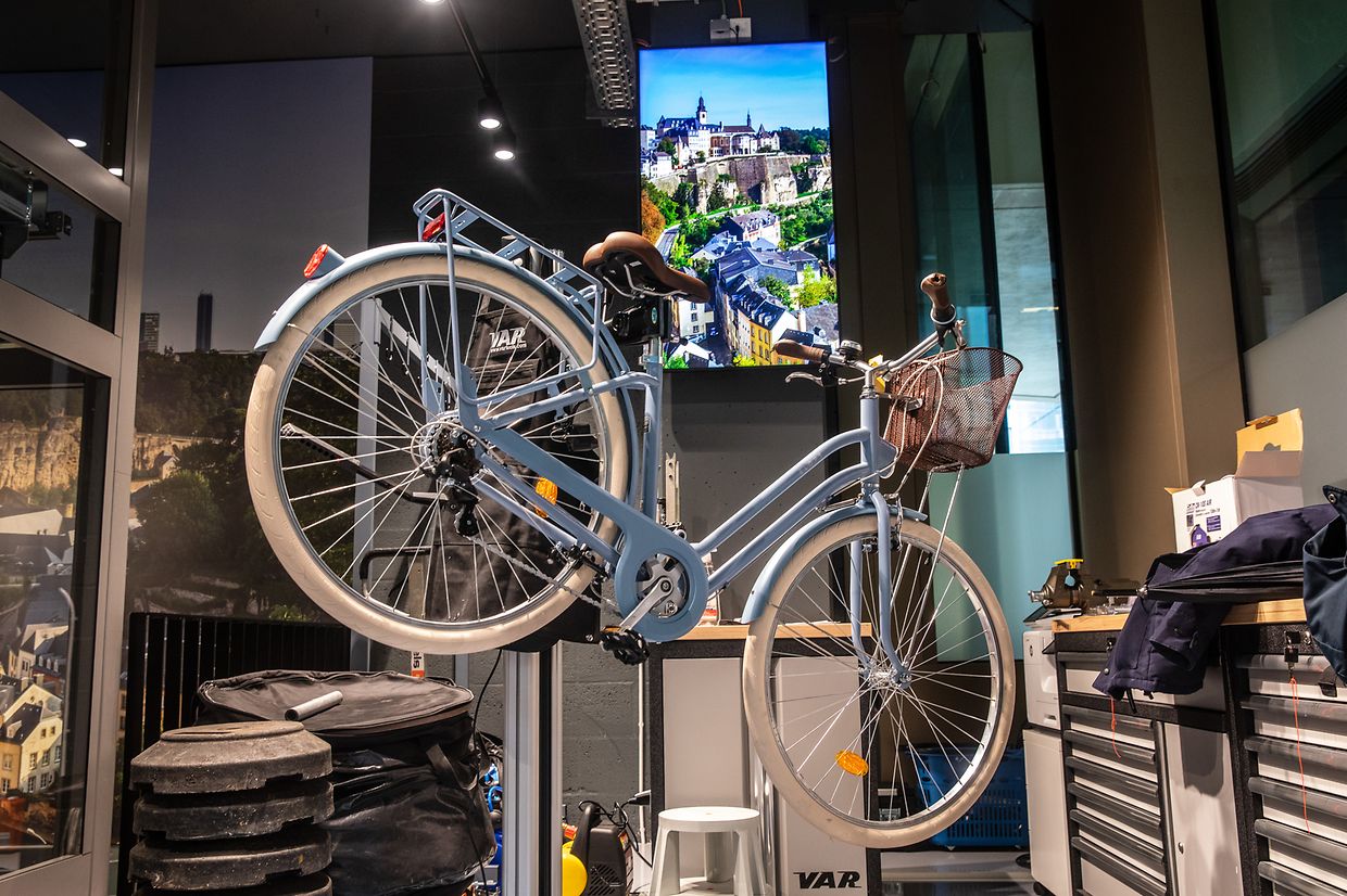 Das 1976 gegründete Unternehmen bietet Equipment und Bekleidung für über 100 Sportarten unter einem Dach. 