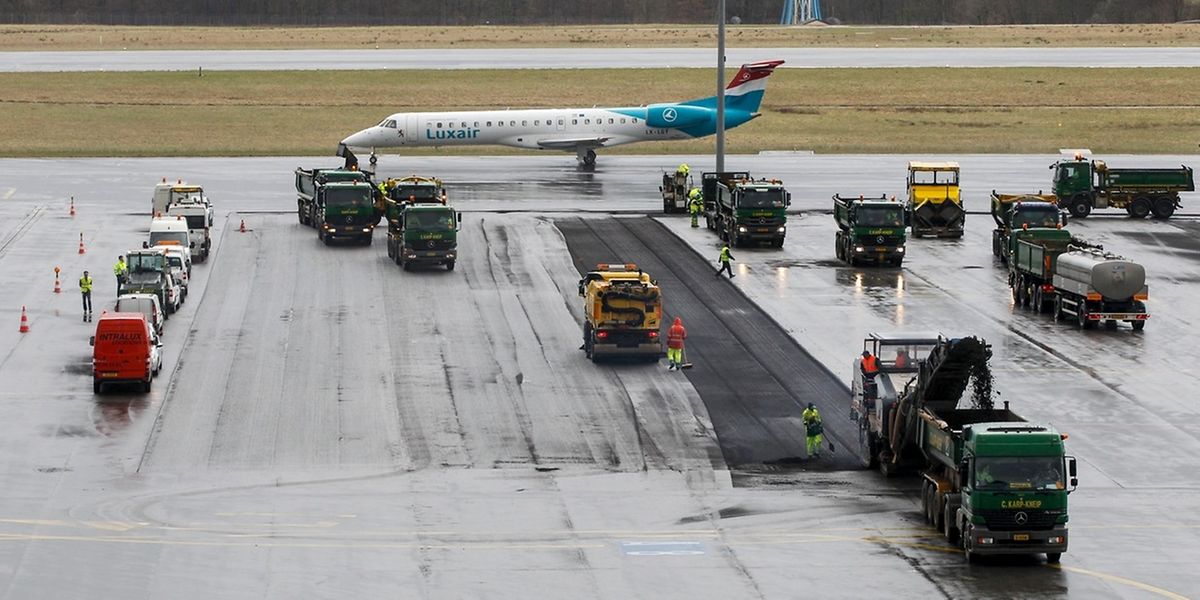 Seit Montag wird am Flughafen im Akkord gearbeitet. Vier Tage sind insgesamt eingeplant.