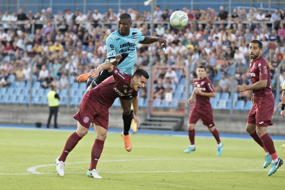 Stélvio Cruz, aqui frente aos romenos do Cluj.