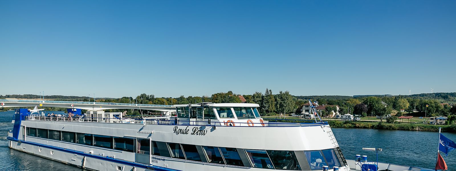 Barco de passageiros Roude Léiw já flutua na Mosela.