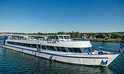 Barco de passageiros Roude Léiw já flutua na Mosela.