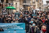 Hunderte Menschen haben sich am Samstagnachmittag während eines Protestzuges in der Hauptstadt dafür ausgesprochen, dass Cafés und Restaurants wieder öffnen dürfen.