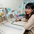 1535° Creative Hub Differdange. Die japanische Künstlerin Kumiyo arbeitet nebenbei auch an Aufträgen für die Luxemburger Post. (Foto: Alain Piron)