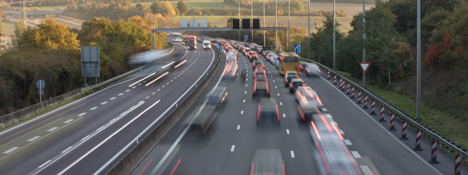 Pour permettre aux frontaliers français, mais aussi aux étudiants inscrits dans les universités françaises ou aux résidents possédant une résidence secondaire dans l'Hexagone, un FAQ sur les règles de déconfinement en vigueur dans les deux pays verra le jour.