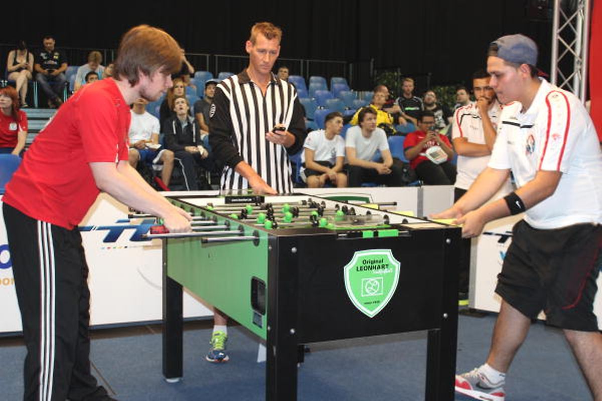 Yannick Correia, à direita, campeão mundial de matraquilhos