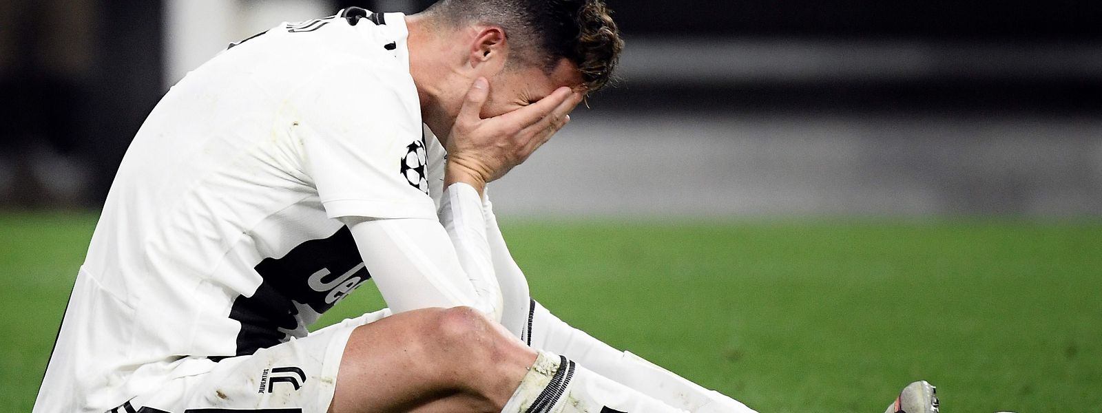 Cristiano Ronaldo e a Juventus ficaram pelo caminho na 'Champions', eliminados pela jovem formação do Ajax.