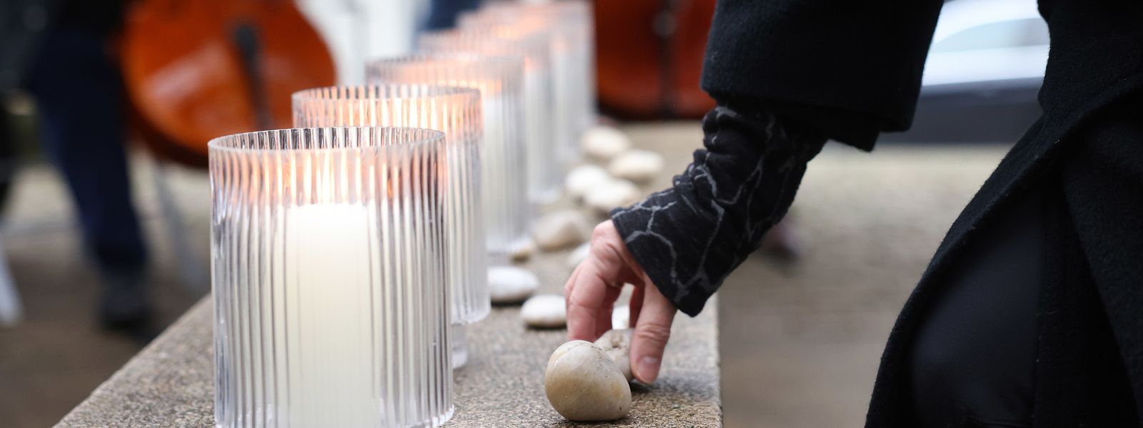 Am Freitag fand im Esch/Alzette eine Feier zum Holocaust-Gedenktag statt. Es ist eine jüdische Tradition, Steine auf Gräber zu legen.