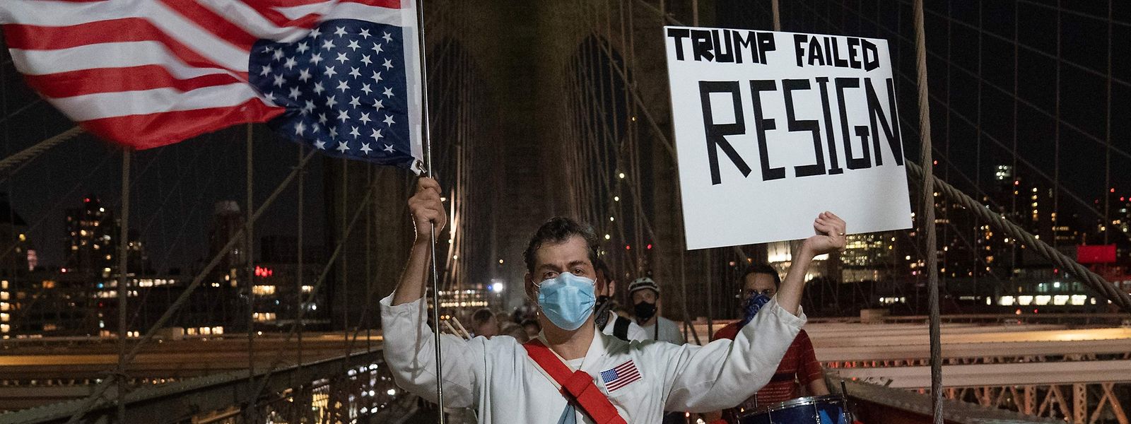In New York gingen die Menschen am Samstag auf die Straßen - aus Protest gegen Trump und dessen Versagen in der Covid-Krise.