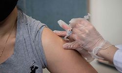 A patient receives her first dose of the Moderna Covid-19 vaccine at a pop up vaccine clinic at the Jewish Community Center on April 16, 2021 in the Staten Island borough of New York City. (Photo by Angela Weiss / AFP)