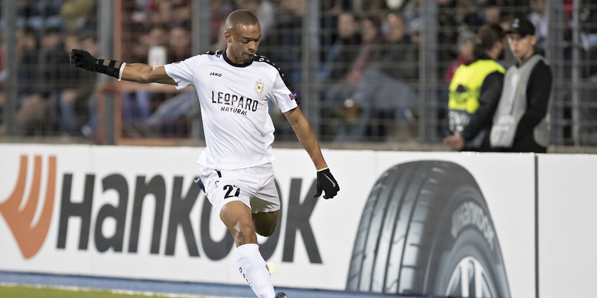 En l'absence d'Aniss El Hriti, Bryan Mélisse devrait être confirmé sur le flanc gauche dudelangeois. 