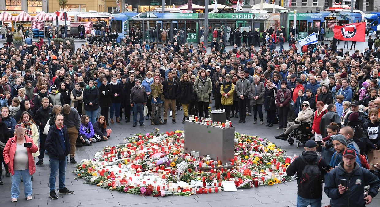 Halle Gedenkt Opfer Des Terroranschlags Demonstration Gegen Rechts