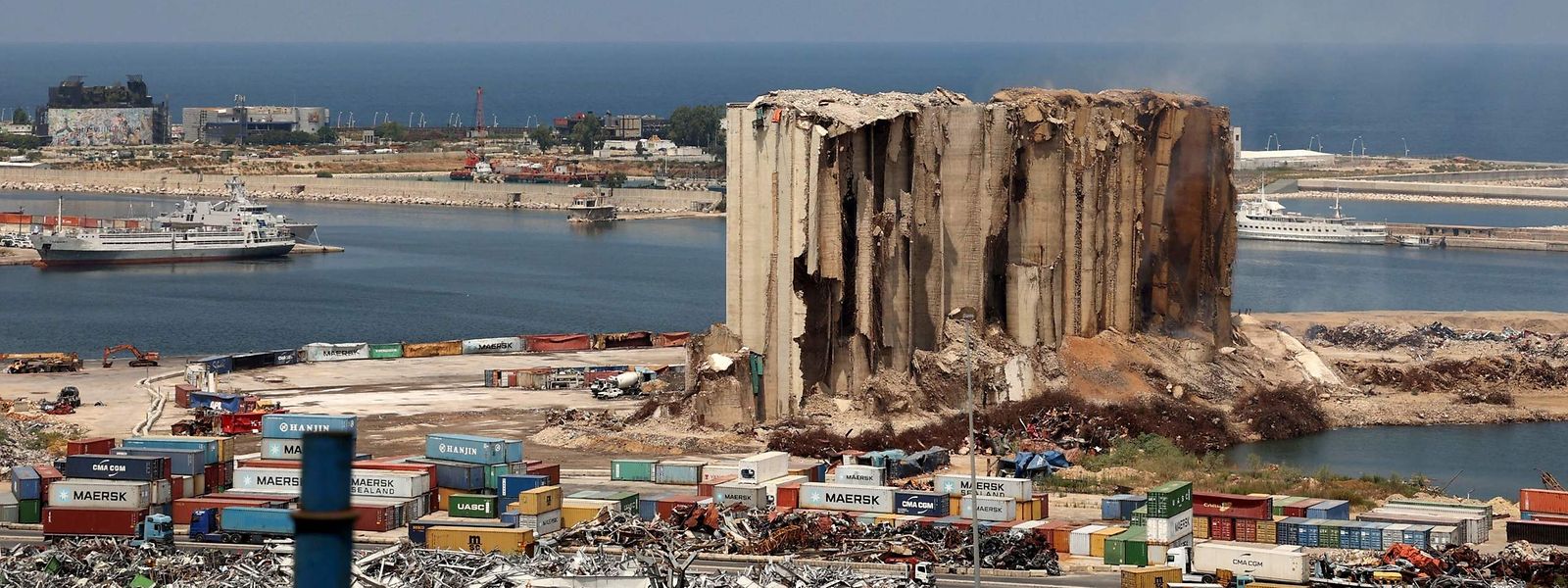 Die bei der Explosion beschädigten Getreidesilos im Hafen der libanesischen Hauptstadt Beirut stürzten kürzlich in Teilen ein.