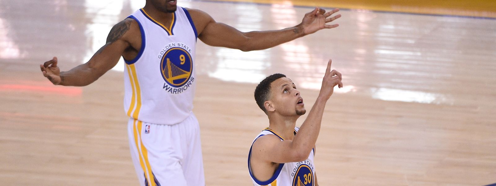 Stephen Curry führt die Warriors zum NBA-Rekord.
