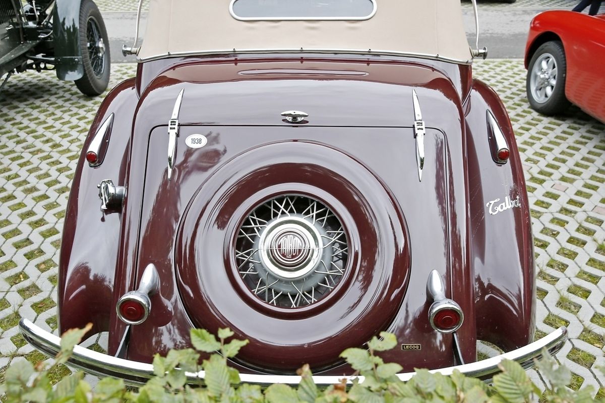 A nostalgic trip around the Moselle region in a 1950s vintage car