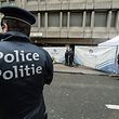 Police stand guard outside the Maelbeek - Maalbeek metro station in Brussels on March  23, 2016, a day after the station and the Brussels-Zaventem airport were attacked by triple blasts that killed some 30 people and left around 250 injured.
Belgian prosecutors said on March 23 that two brothers carried out suicide attacks at Brussels airport and on a metro train, with one of them leaving a desperate will in a trash can saying he did not know what do any more. / AFP PHOTO / Belga / THIERRY ROGE / Belgium OUT