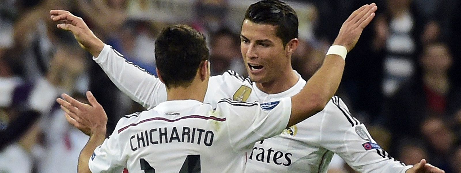 Cristiano Ronaldo e Javier Hernandez comemoram o golo dos "merengues"