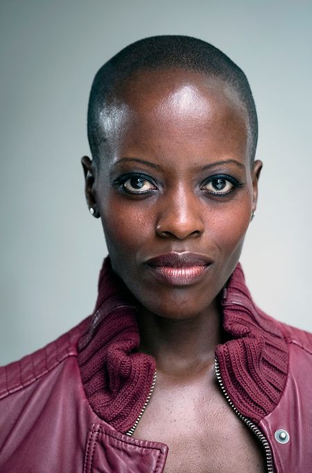Florence Kasumba erlangte weltweite Bekanntheit durch ihre Auftritt als Kriegerin Ayo in den Marvel-Verfilmungen „The First Avenger: Civil War“ und „Black Panther“.