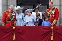 A família real no desfile Trooping The Colour incluido este ano na Festa do Jubileu de Platina.