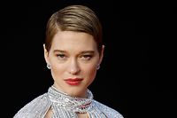 French actor Lea Seydoux poses on the red carpet after arriving to attend the World Premiere of the James Bond 007 film "No Time to Die" at the Royal Albert Hall in west London on September 28, 2021. - Celebrities and royals walk the red carpet in central London on Tuesday for the star-studded but much-delayed world premiere of the latest James Bond film, "No Time To Die". (Photo by Tolga Akmen / AFP)