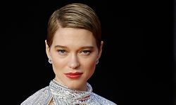 French actor Lea Seydoux poses on the red carpet after arriving to attend the World Premiere of the James Bond 007 film "No Time to Die" at the Royal Albert Hall in west London on September 28, 2021. - Celebrities and royals walk the red carpet in central London on Tuesday for the star-studded but much-delayed world premiere of the latest James Bond film, "No Time To Die". (Photo by Tolga Akmen / AFP)