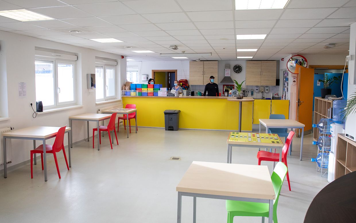 L'Abrigado accueille des consommateurs de jour comme de nuit depuis 2005.