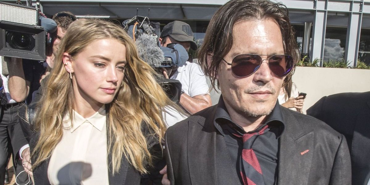 Johnny Depp (r.) und seine Frau Amber Heard vor dem Gericht im australischen Southport.