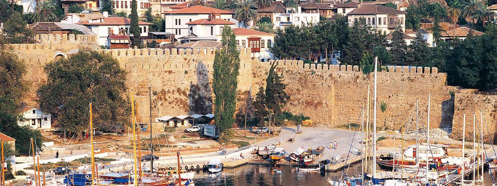 Der Hafen ist in Antalya für fast alle Touristen ein Ziel. In diesem Jahr vor allem auch für russische Urlauber.
