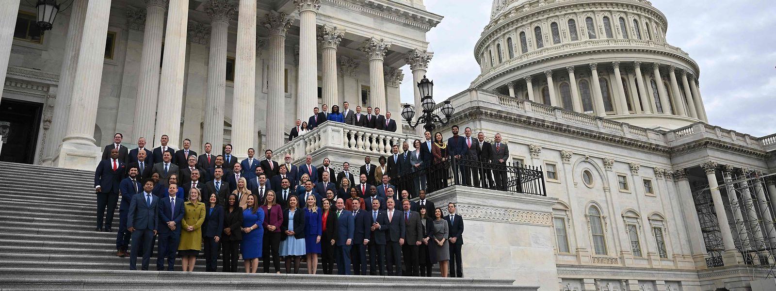 Gewählte Mitglieder des US-Repräsentantenhauses posieren für ein Foto auf den Stufen des Repräsentantenhauses im US-Kapitol.