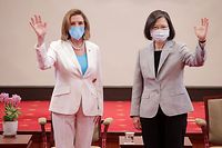 TOPSHOT - This handout taken and released by Taiwan's Presidential Office on August 3, 2022 shows US House Speaker Nancy Pelosi (L) waving beside Taiwan's President Tsai Ing-wen at the Presidential Office in Taipei. (Photo by Handout / Taiwan Presidential Office / AFP) / -----EDITORS NOTE --- RESTRICTED TO EDITORIAL USE - MANDATORY CREDIT "AFP PHOTO / TAIWAN'S PRESIDENTIAL OFFICE " - NO MARKETING - NO ADVERTISING CAMPAIGNS - DISTRIBUTED AS A SERVICE TO CLIENTS