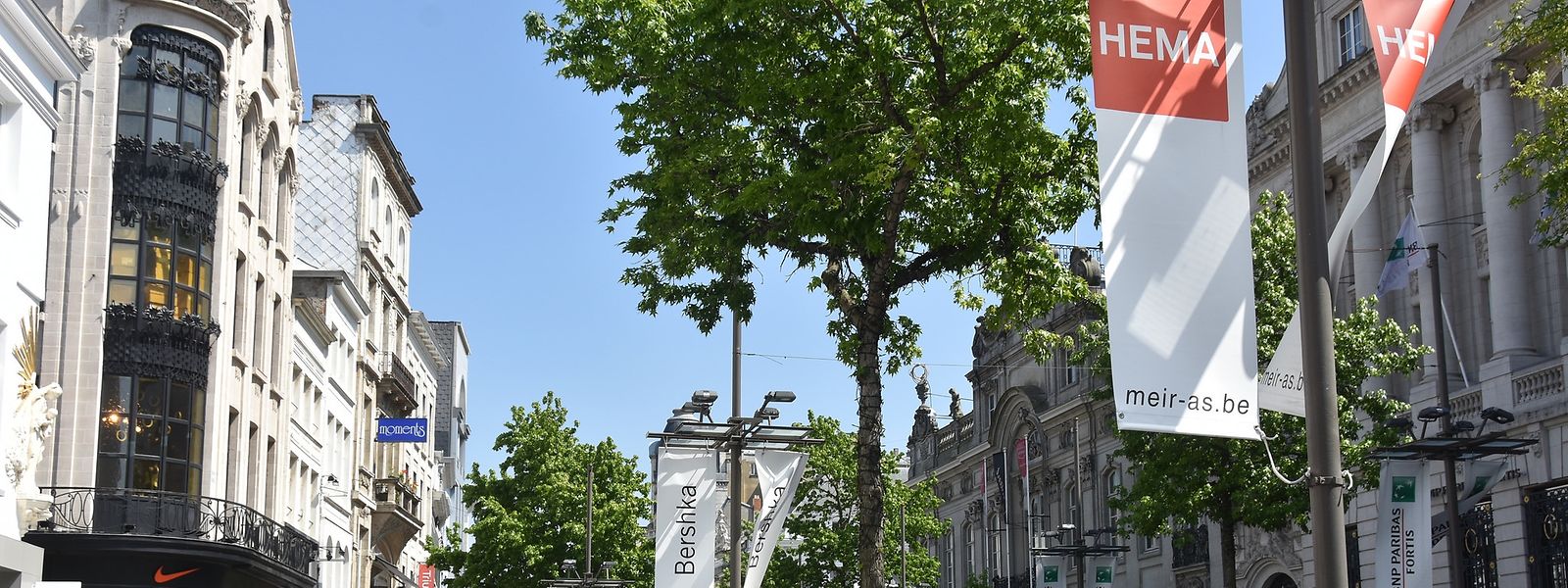 Belgique Anvers Arrete Apres Avoir Tente De Foncer Dans La Foule
