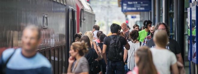 Aujourd'hui, la ligne ferroviaire entre Metz et Luxembourg est en surcharge, l'autoroute A31 est saturée, le nombre de cars insuffisant et bloqué dans le trafic.