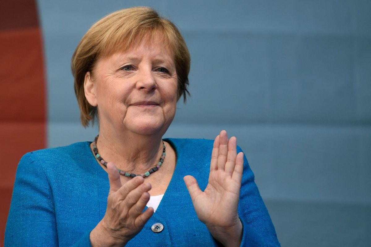 Angela Merkel tritt nach 16-jähriger Kanzlerschaft ab. 