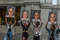 Frauen protestieren im Juli 2019 vor dem Bundesgericht in New York gegen Jeffrey Epstein. Der US-Millionär starb im August 2019 in Haft, offenbar durch Suizid.