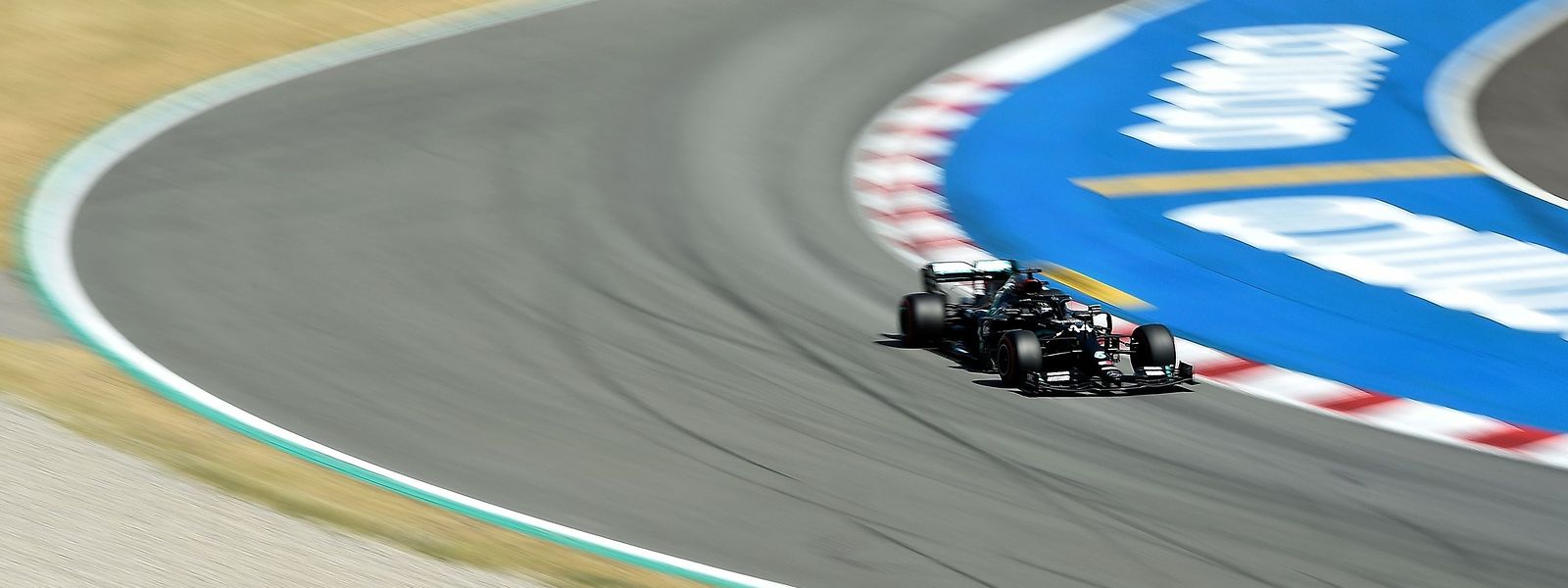 Der sechsmalige Formel-1-Weltmeister, Louis Hamilton, setzte sich am Samstag auf dem Circuit de Barcelona-Catalunya vor seinem Mercedes-Teamkollegen Valtteri Bottas durch. 