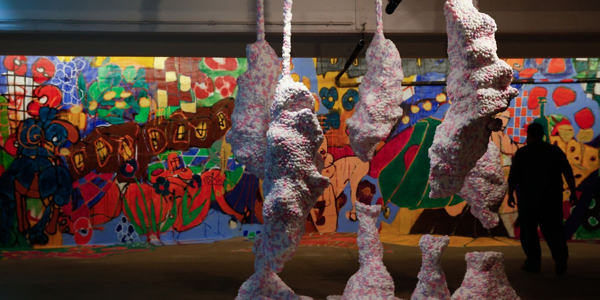 93 artistes participent à l'exposition. 