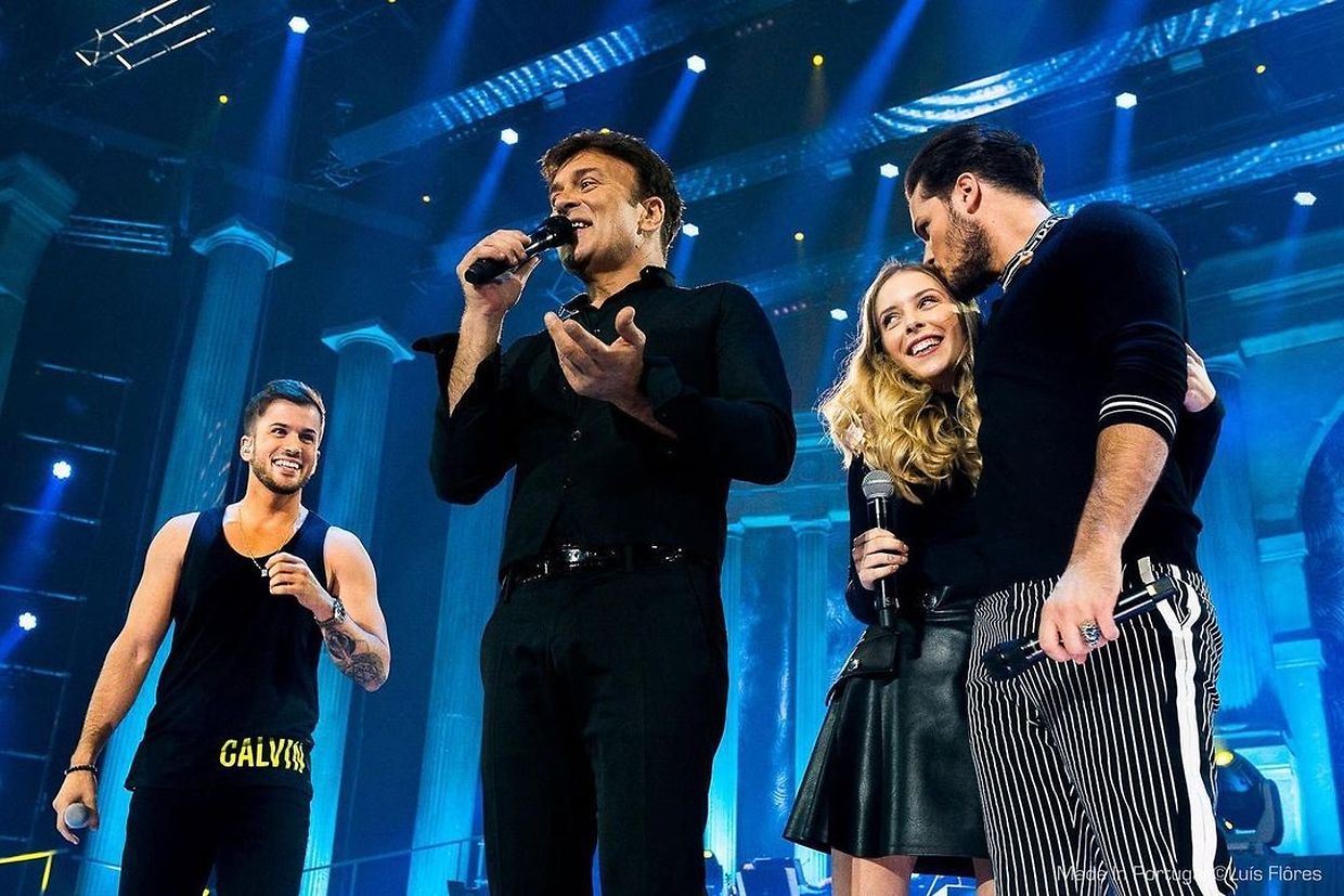 Homenagens De Amigos E Populares No Funeral Da Filha De Tony Carreira