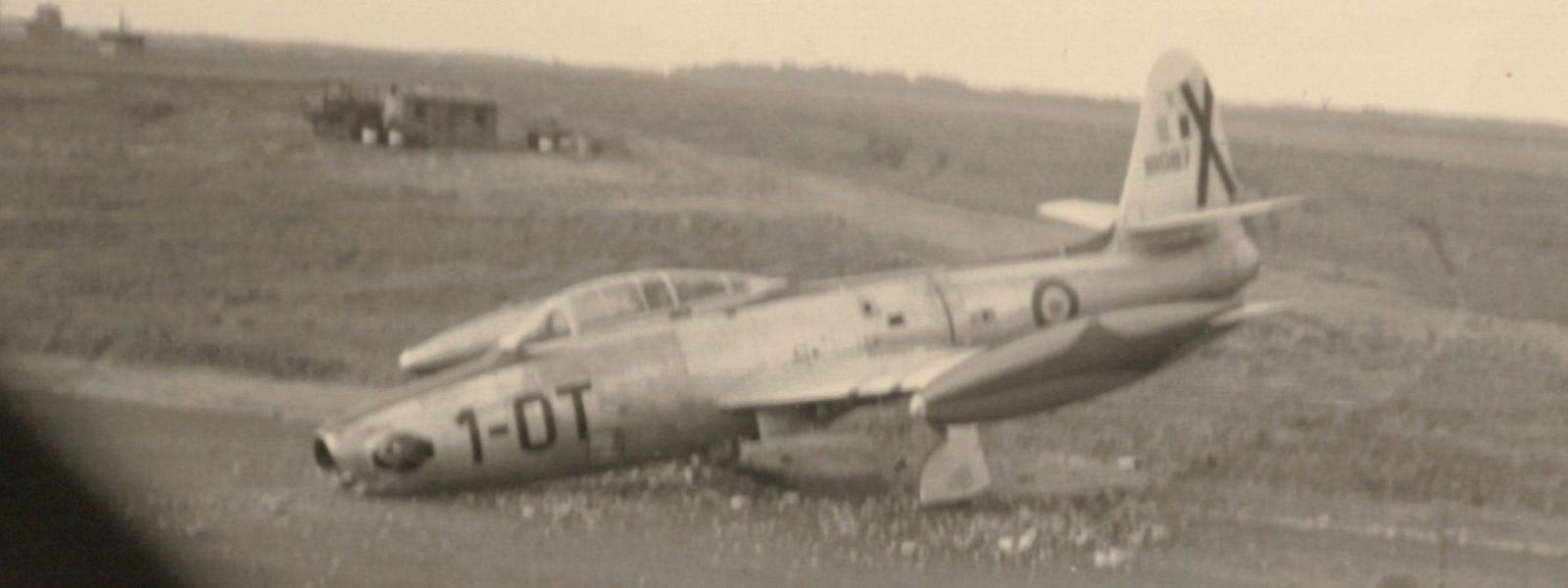 Zwei Bilder und ihre drei Geschichten: Am 23. Juni 1955 müssen zwei Militärflugzeuge am Findel notlanden.