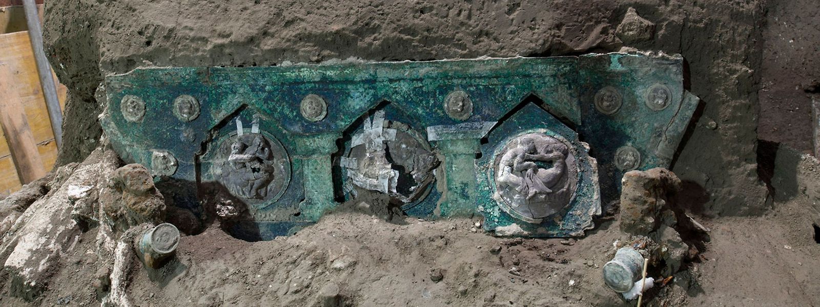 Der Triumphwagen ist fast intakt.