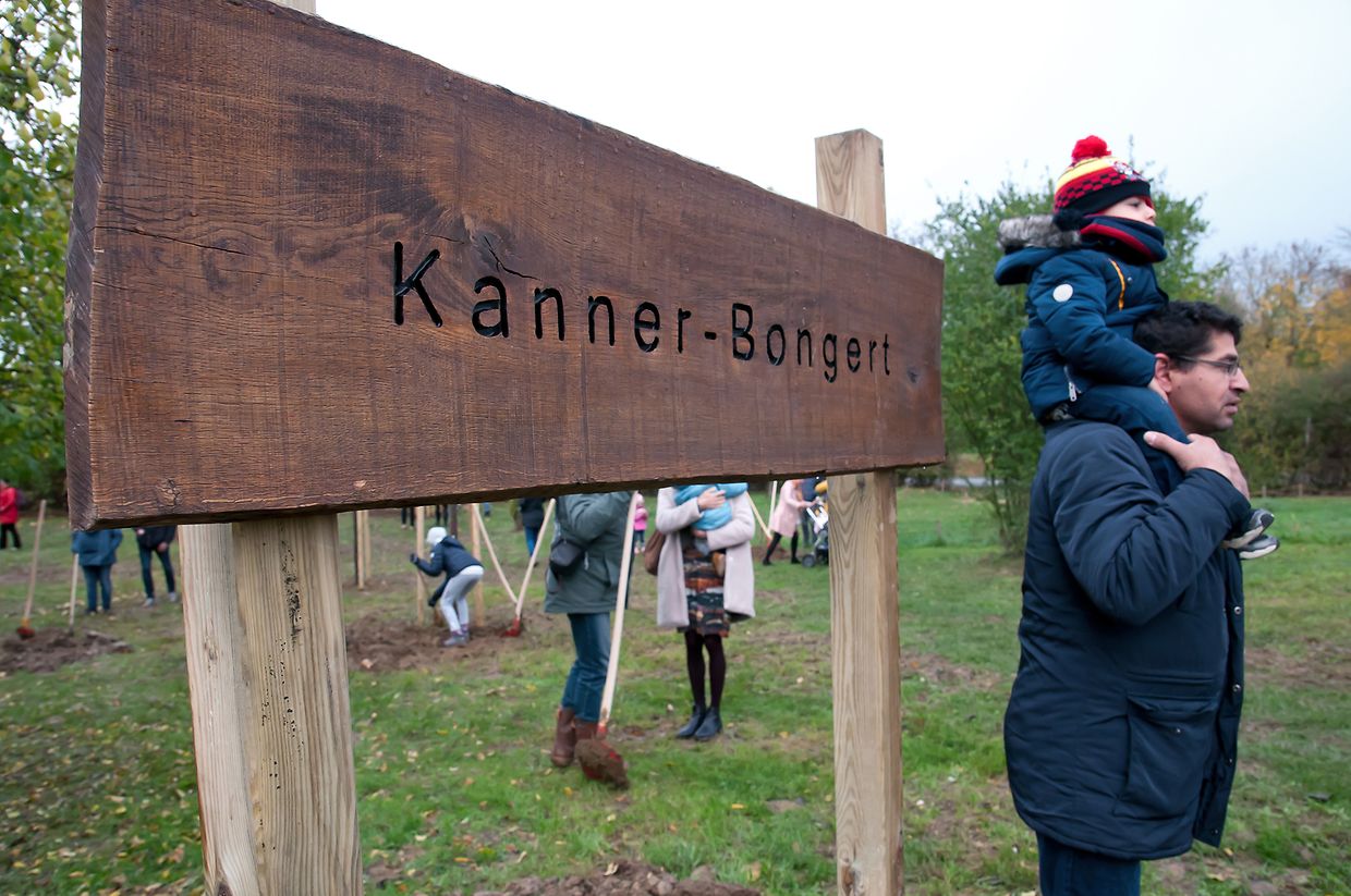 Nationaler Tag des Baumes in der Gemeinde Bettemburg: Einweihung des "Kannerbongert" in Noertzingen sowie das Pflanzen von Bäumen für die Neugeborenen der Gemeinde Bettemburg. (Foto: Alain Piron)