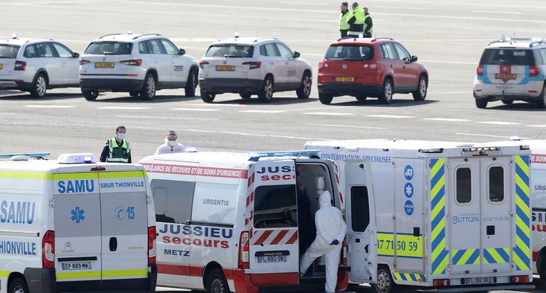 Lokales, Annulation évacuation patient, Francais, Findel, Aeroport, Coronavirus, Covid-19, Foto: Chris Karaba/Luxemburger Wort