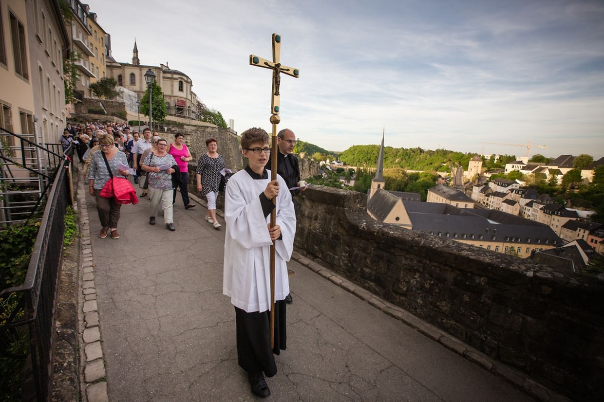 Lichterprozession von der Kirche St.-Michel, über die “Corniche“, zur Kathedrale mit Andacht und eucharistischem Segen 
